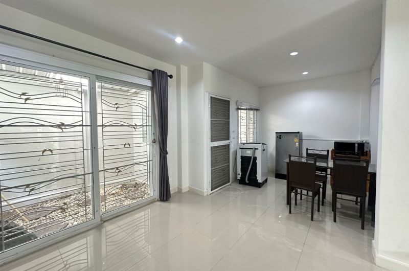 Townhouse for rent in Sriracha, cheap price, The Central Life Village, Sriracha-Suan Suea.