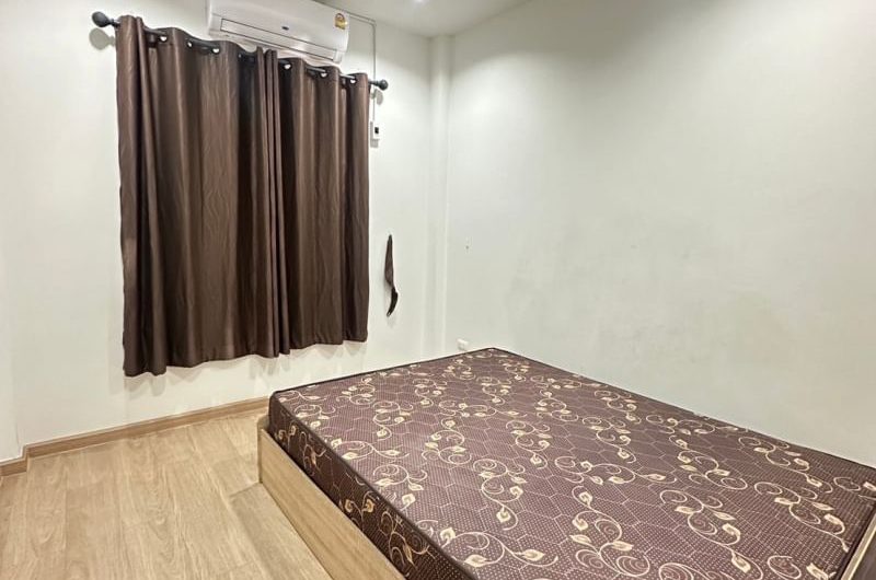 Townhouse for rent in Sriracha, cheap price, The Central Life Village, Sriracha-Suan Suea.