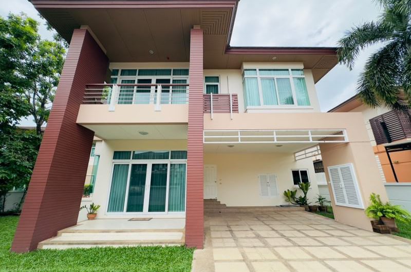 Beautiful house in Sriracha Decorated with furniture, The Boulevard Sriracha Project, Chonburi.