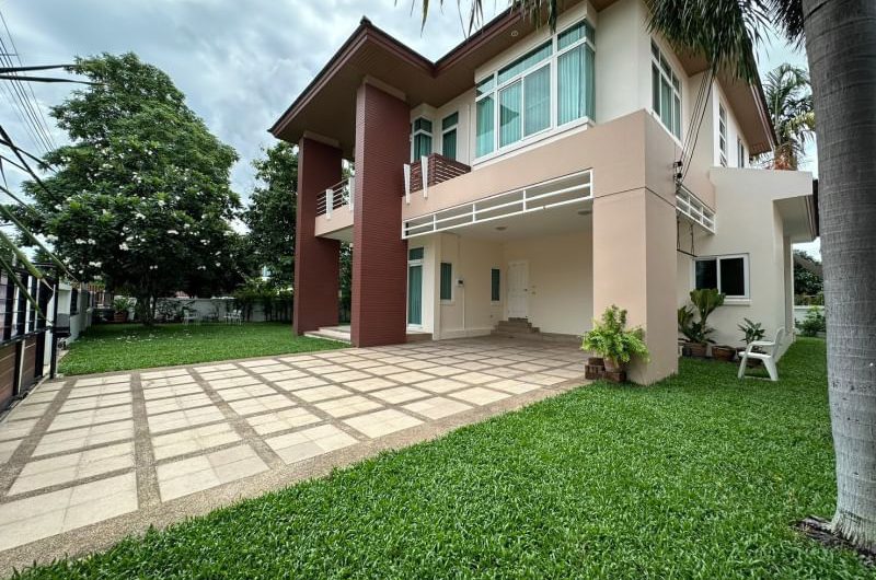 Beautiful house in Sriracha Decorated with furniture, The Boulevard Sriracha Project, Chonburi.