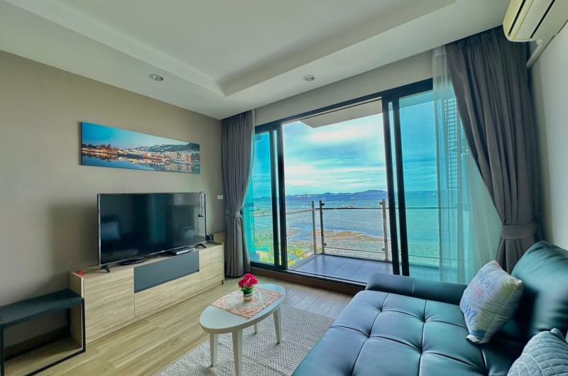 Ladda Plus Condo Sriracha, high floor, sea view, beautiful room, fully furnished, move in Ready