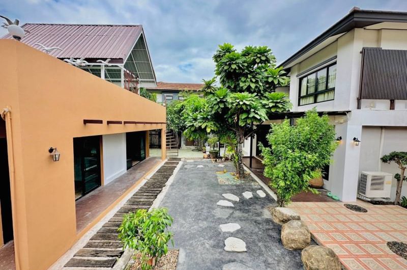 Second-hand detached house, large size, move in Ready, good location, near Sriracha community, Chonburi