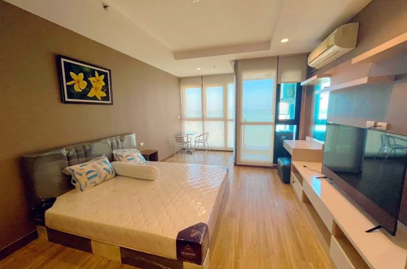 Condo for sale Ladda Plus Heart of Sriracha city, beautiful room, fully decorated, with furniture.