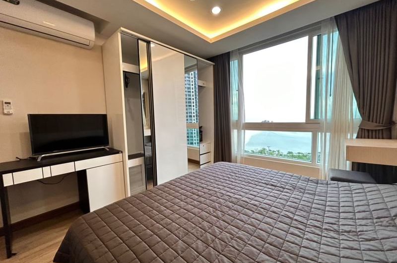 Ladda Condo View, great price, beautiful room, high floor, fully decorated, good location, near Robinson Sriracha department store.