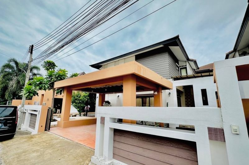 Second-hand detached house, large size, move in Ready, good location, near Sriracha community, Chonburi