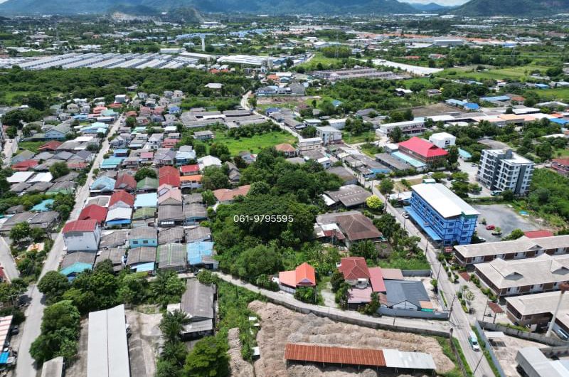 Land for sale with buildings near Chatuchak Market, Chonburi