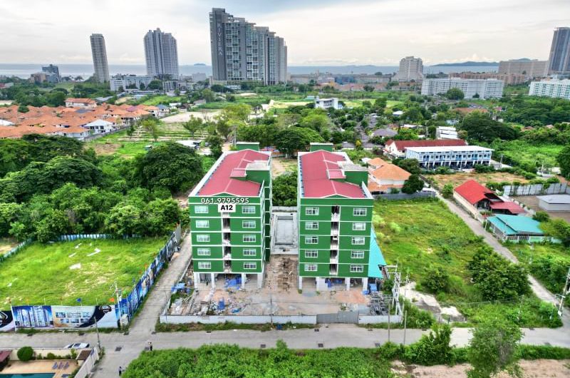 Land with 2 buildings, Jomtien, Pattaya, near Chaiyaphruek Road