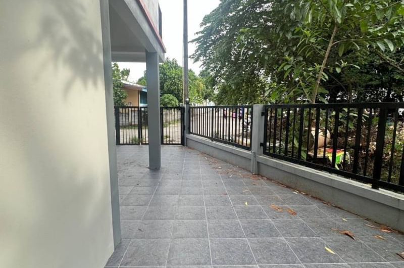 For sale: 2-storey townhouse, newly renovated, Soi Poon Sin, Kao Kilo Road, Sriracha, Chonburi