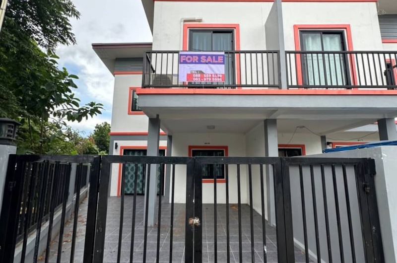 For sale: 2-storey townhouse, newly renovated, Soi Poon Sin, Kao Kilo Road, Sriracha, Chonburi