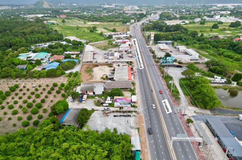 Beautiful plot of land in Bangsaen, prime location, next to Khao Lam Road, near Bangsaen tourist attractions