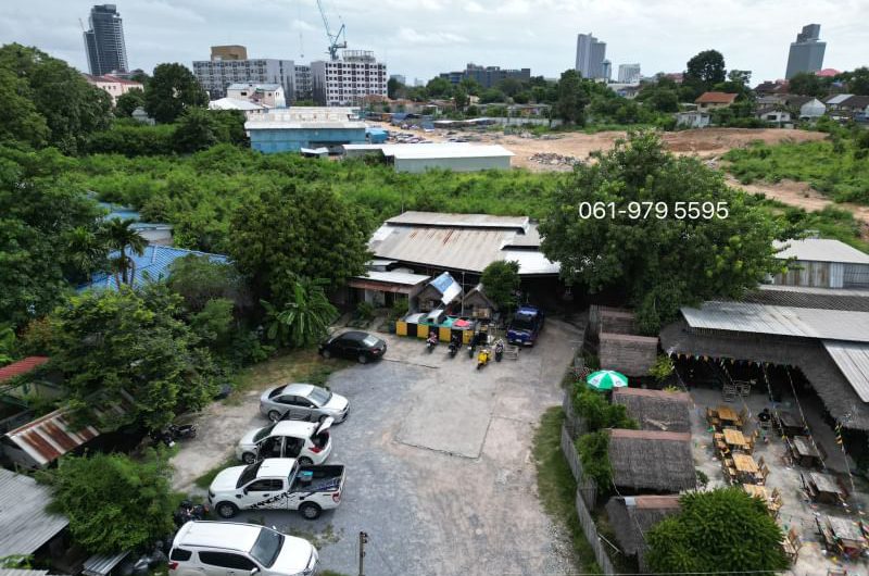 Land for sale in Na Kluea, beautiful plot, Soi Phothisan, prime location, business area, surrounded by various projects.