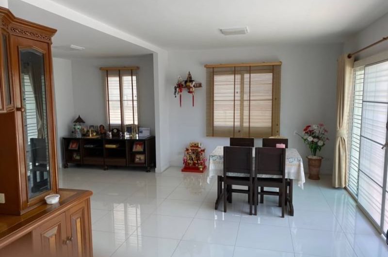 Large second-hand detached house, Pruksa Nara housing project, Nong Mon, Chonburi