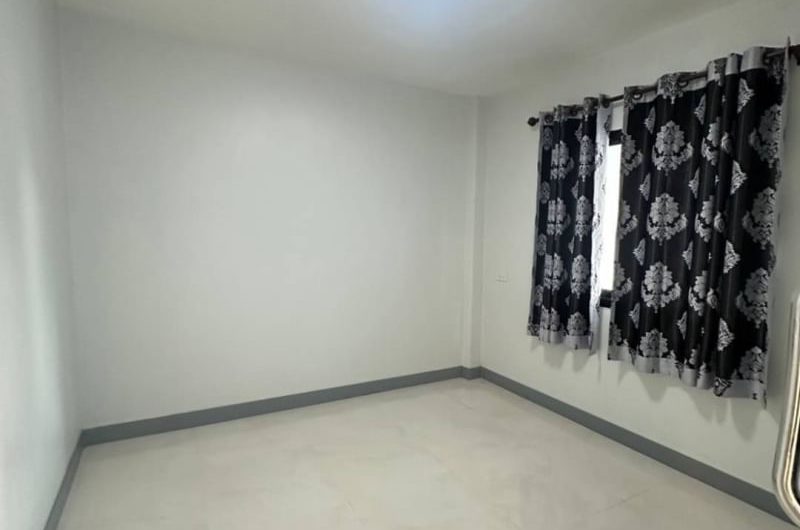 For sale: 2-storey townhouse, newly renovated, Soi Poon Sin, Kao Kilo Road, Sriracha, Chonburi