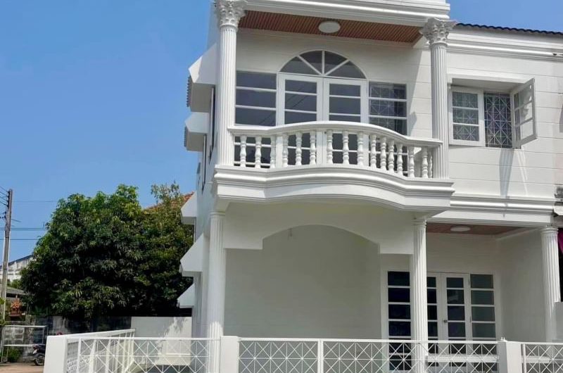 For rent 2-storey twin house, corner house, fully furnished, move in Ready, Bang Phra area, Sriracha, Chonburi