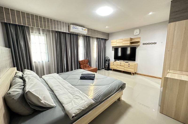 Townhouse for sale, renovated, Hometown Sriracha Village, a nice project on Nong Yai Bu Road