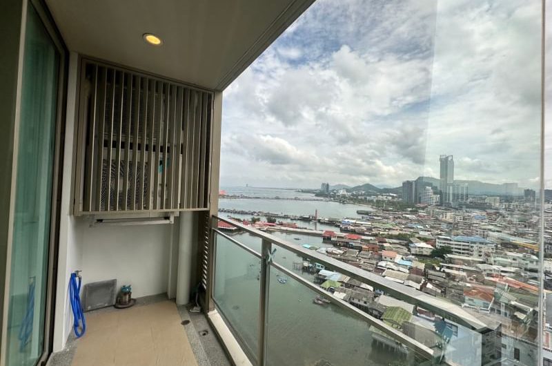 For rent Marina Bayfront Condo Sriracha, beautiful room, fully furnished,move in Ready, great  location, next to the sea