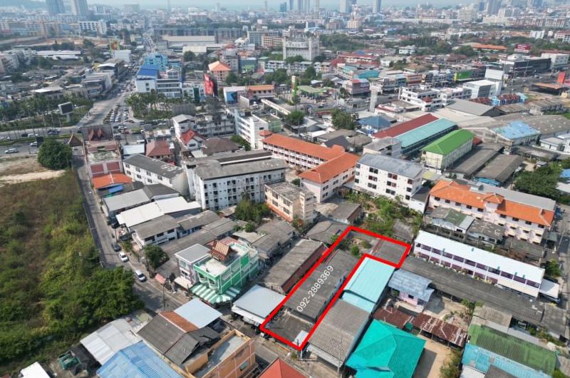 Land for sale in South Pattaya, Soi Wat Tham Samakkhi, with buildings, great  location, near Sukhumvit Road