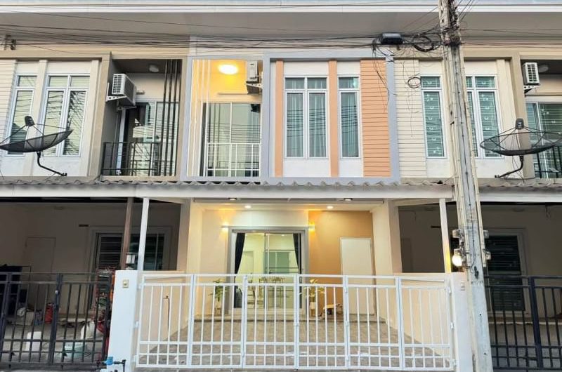 For sale: 2-storey townhouse, The Central Life Sriracha-Suan Suea project, Chonburi