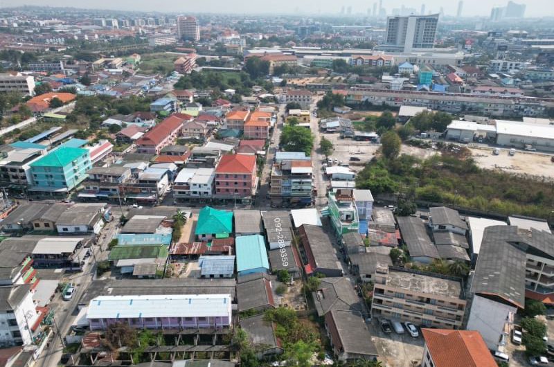 Land for sale in South Pattaya, Soi Wat Tham Samakkhi, with buildings, great  location, near Sukhumvit Road