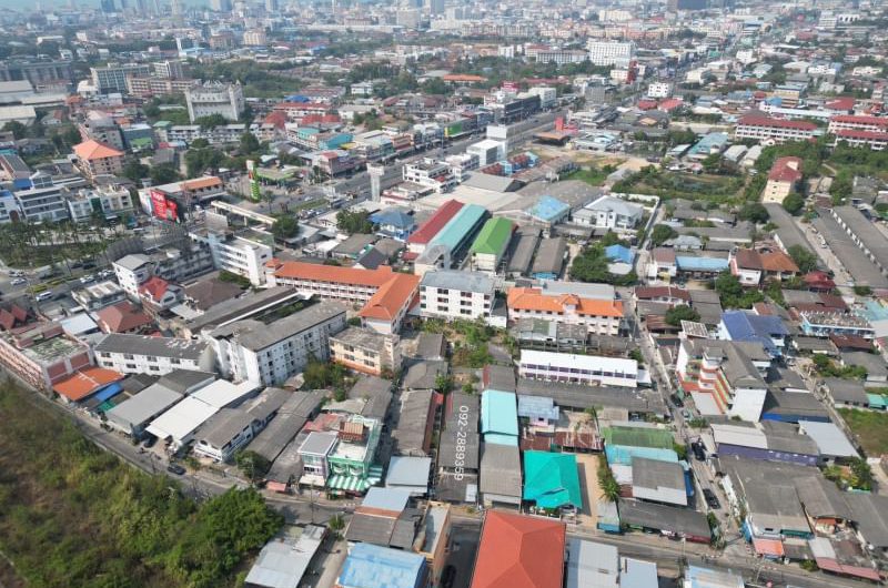 Land for sale in South Pattaya, Soi Wat Tham Samakkhi, with buildings, great  location, near Sukhumvit Road