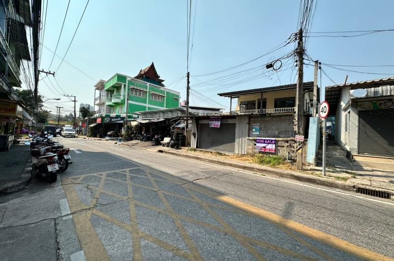 Land for sale in South Pattaya, Soi Wat Tham Samakkhi, with buildings, great  location, near Sukhumvit Road